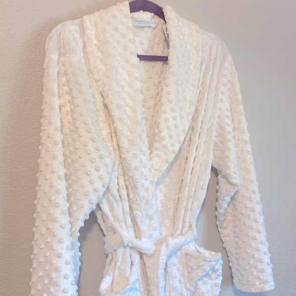 •Swiss Dot Robe - Picture 2 of 6